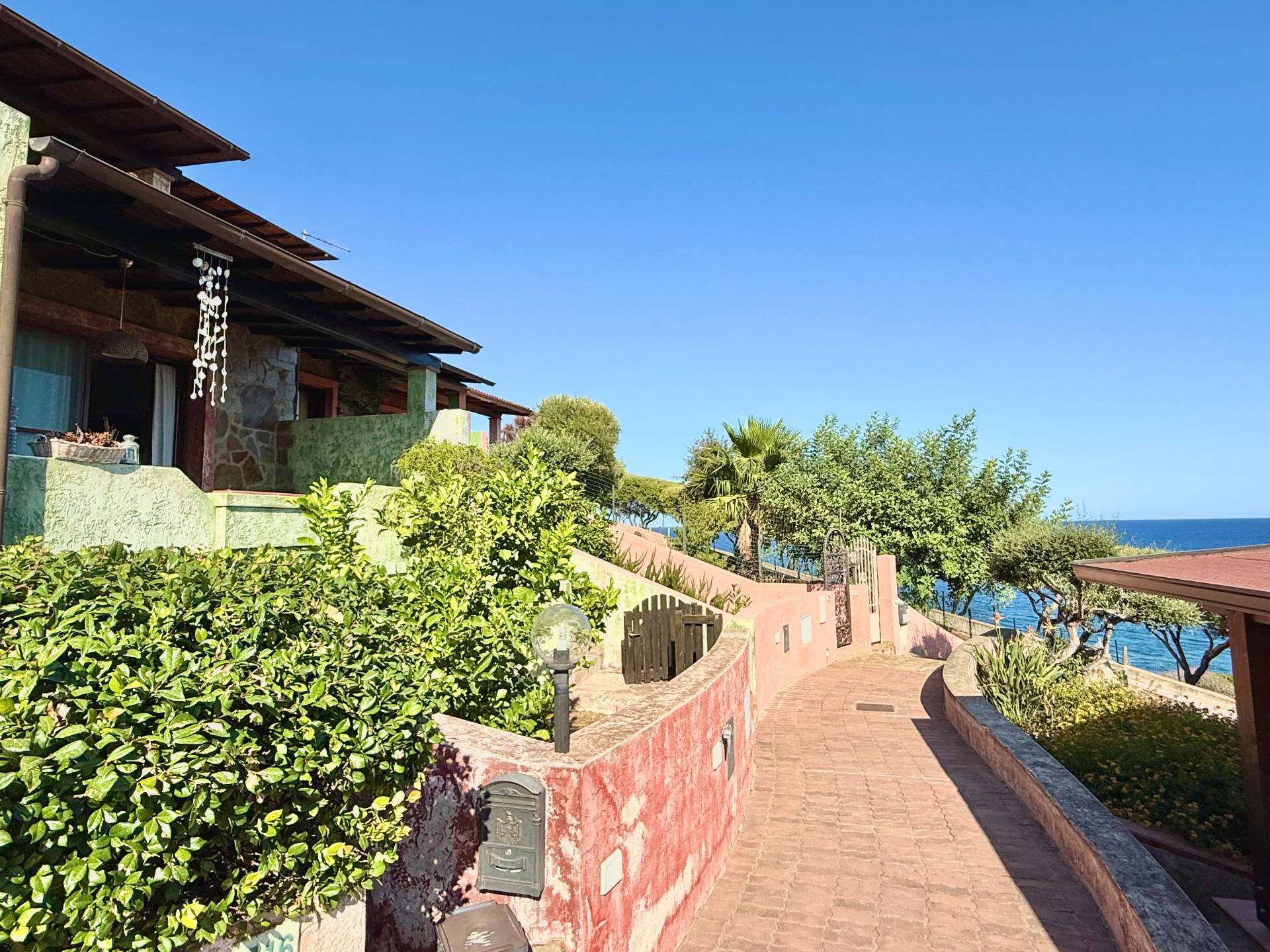 Villetta a schiera panoramica a pochi passi dal mare