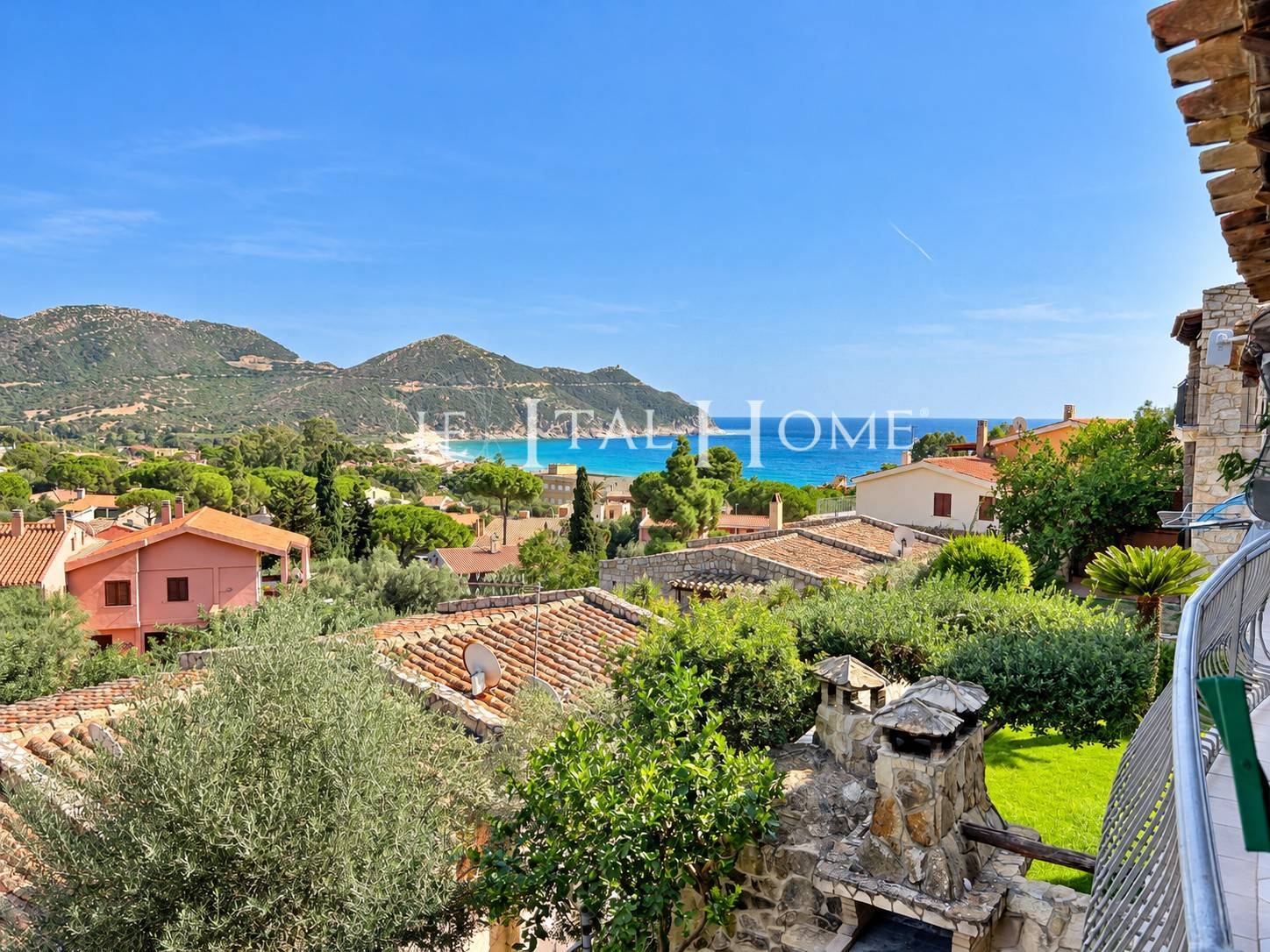 Villetta a schiera con balcone vista mare e terrazza con barbecue